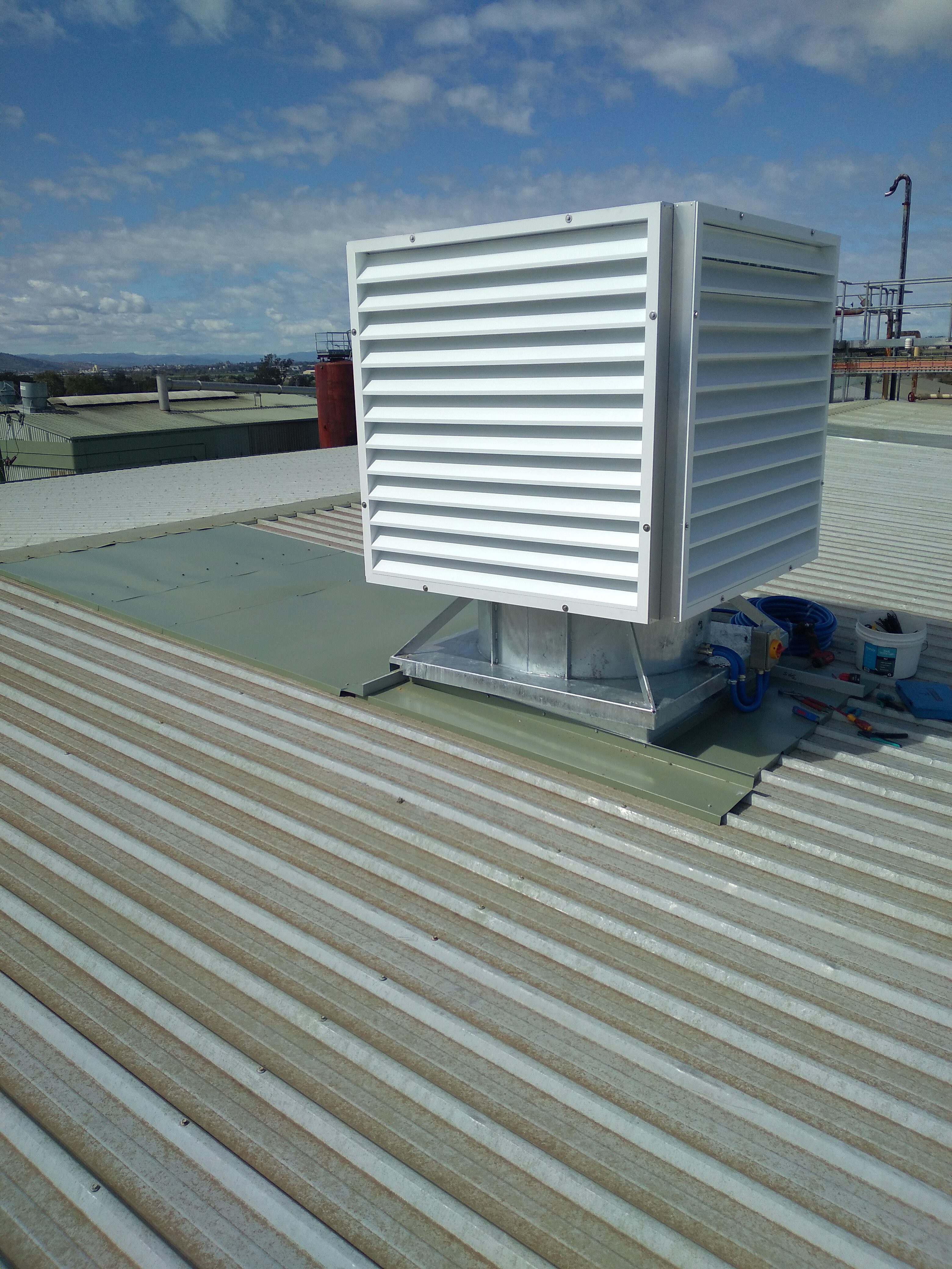 Filtered Roof Supply fan in applicationm